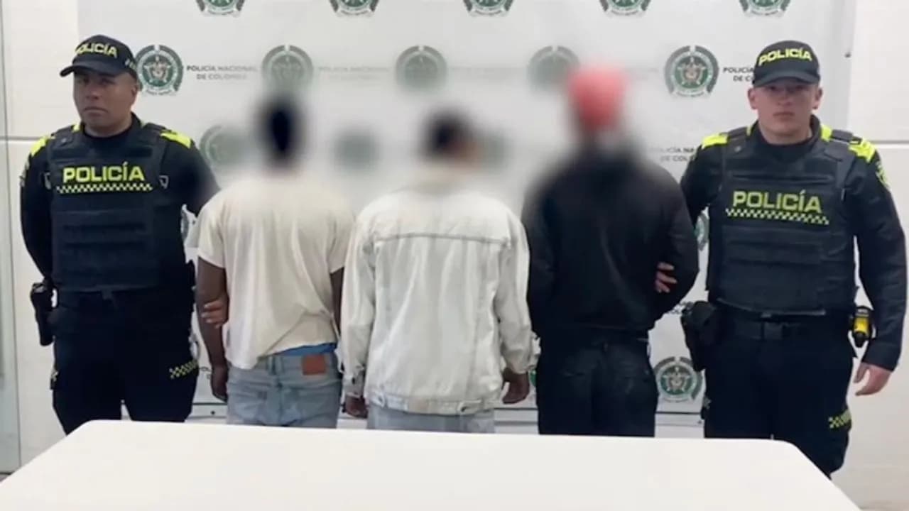 photologuephotos2025-05capturan_a_tres_hombres_acusados_de_instrumentalizar_a_menores_para_hurtar_vehiculos_en_bogota_asi_operabanjpg photologuephotos2025-05capturan_a_tres_hombres_acusados_de_instrumentalizar_a_menores_para_hurtar_vehiculos_en_bogota_asi_operabanjpg