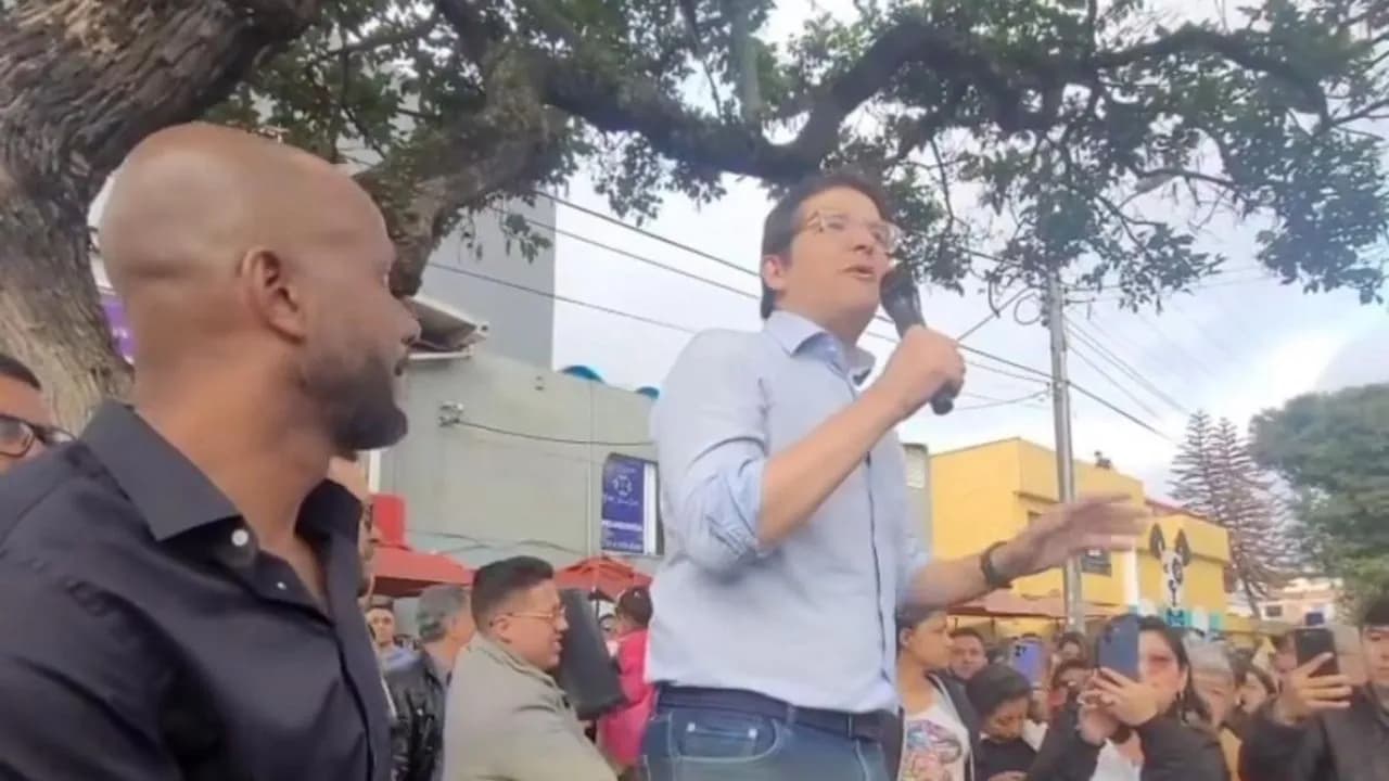 photologuephotos2025-07_me_escondo_como_una_rata_victor_mosquera_edil_que_acompanaba_a_miguel_uribe_el_dia_del_atentado_denuncia_amenazasjpg photologuephotos2025-07_me_escondo_como_una_rata_victor_mosquera_edil_que_acompanaba_a_miguel_uribe_el_dia_del_atentado_denuncia_amenazasjpg