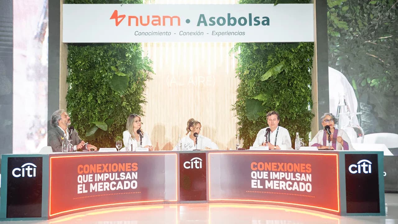 photologuephotos2025-08foro-laurapng photologuephotos2025-08foro-laurapng