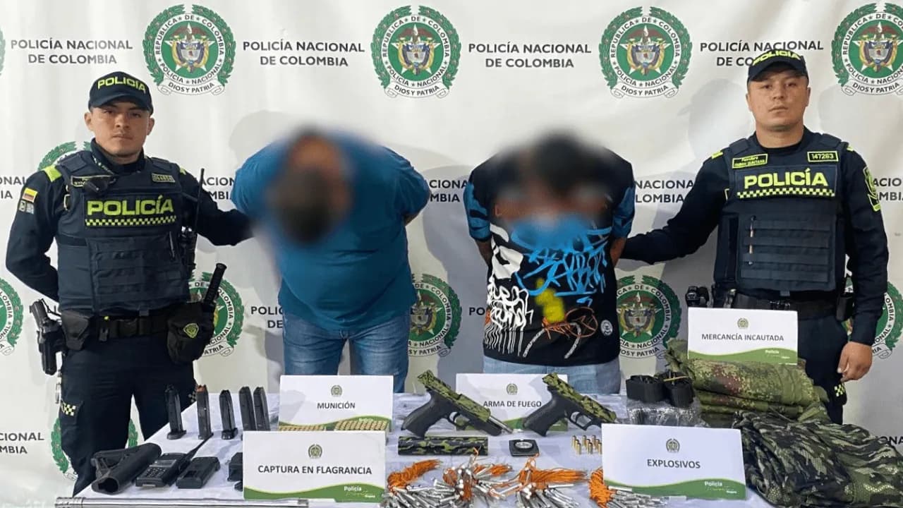 Capturados por carro lleno de armas en bogotá Capturados por carro lleno de armas en bogotá