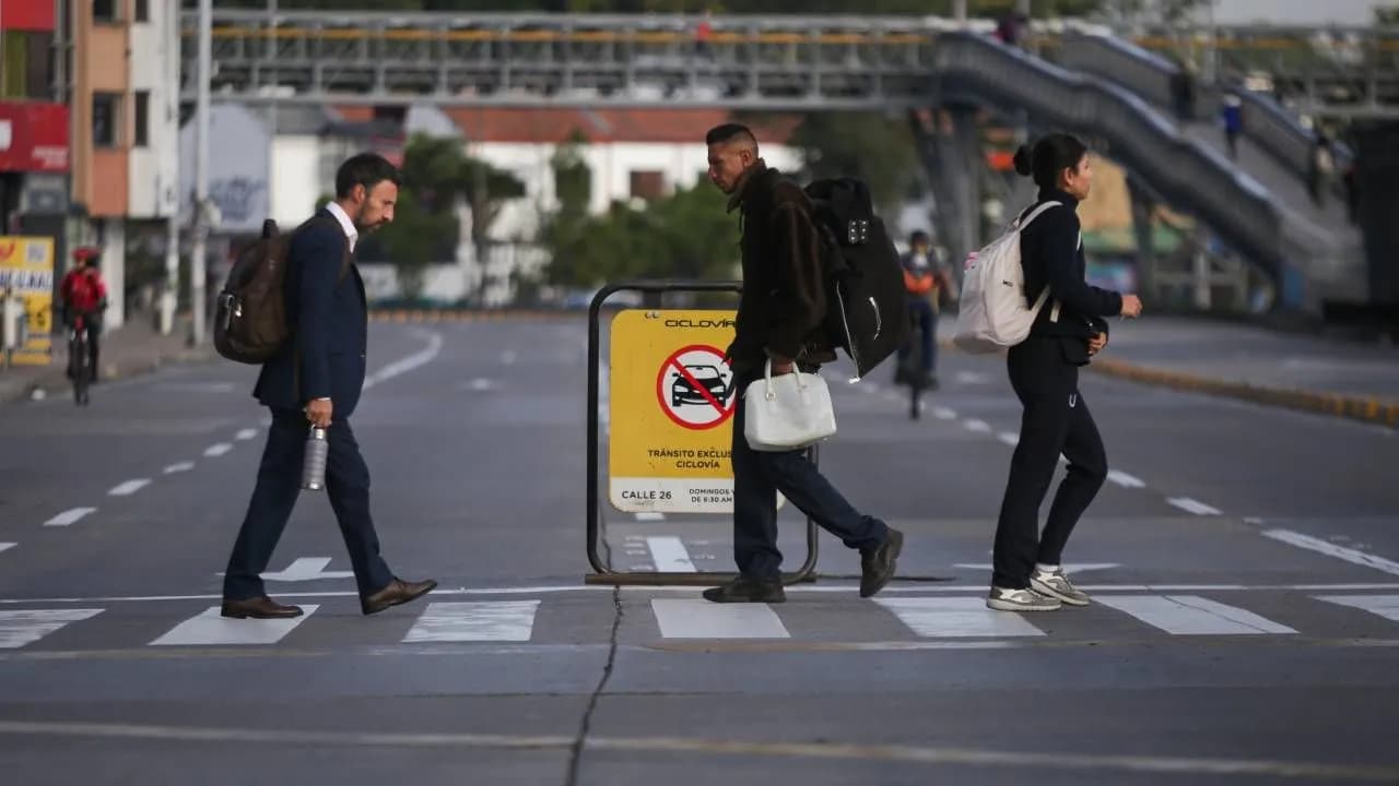 Durante la jornada del Día sin Carro y sin Moto, la ciudad modifica su dinámica habitual de movilidad y prioriza el uso de medios de transporte alternativos. Foto: Colprensa Durante la jornada del Día sin Carro y sin Moto, la ciudad modifica su dinámica habitual de movilidad y prioriza el uso de medios de transporte alternativos. Foto: Colprensa
